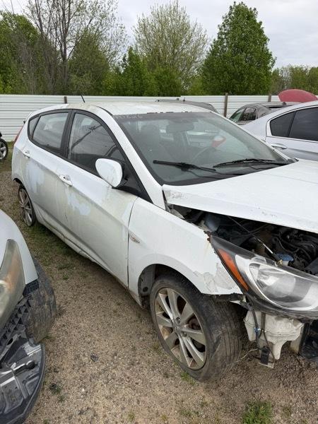 Hyundai Accent SE 5-Door 2012