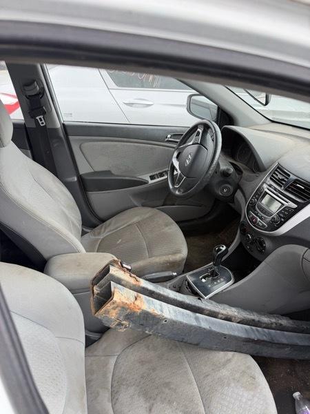 Hyundai Accent SE 5-Door 2012