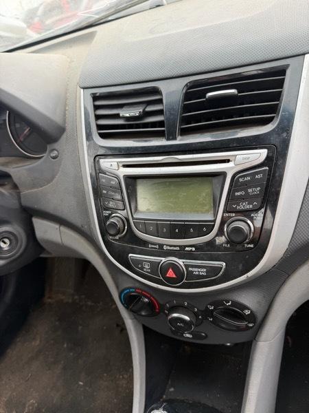 Hyundai Accent SE 5-Door 2012