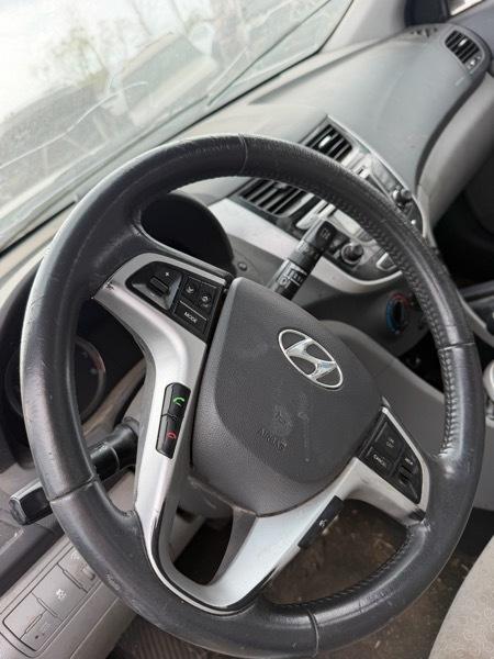 Hyundai Accent SE 5-Door 2012