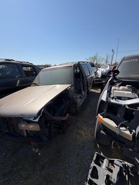 GMC Yukon SLE 2WD 1999