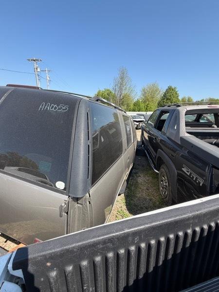 GMC Yukon SLE 2WD 1999