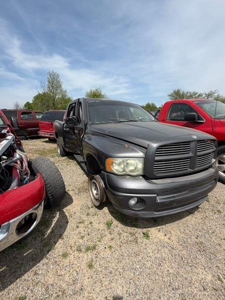Dodge Ram 1500 ST Quad Cab 2WD 2004