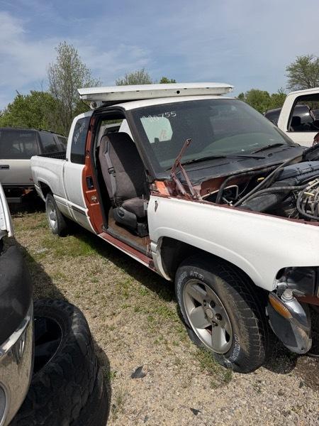 Dodge Ram 1500 Quad Cab Short Bed 2WD 2001