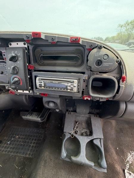 Dodge Ram 1500 Quad Cab Short Bed 2WD 2001