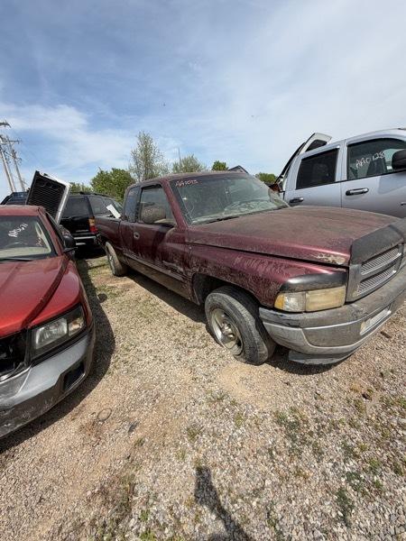 Dodge Ram 1500 Quad Cab Short Bed 2WD 2000