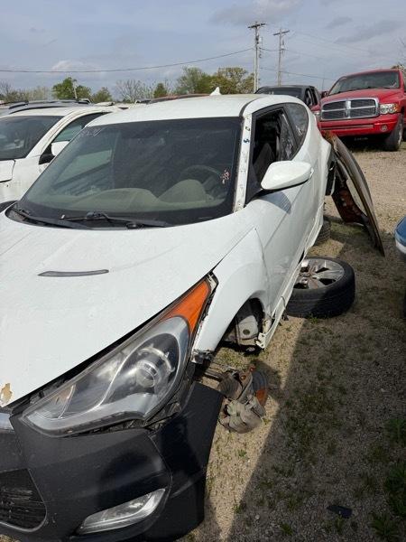 Hyundai Veloster Base 2013