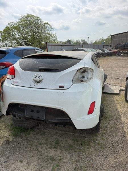 Hyundai Veloster Base 2013