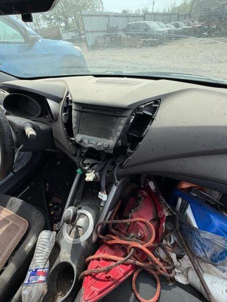 Hyundai Veloster Base 2013