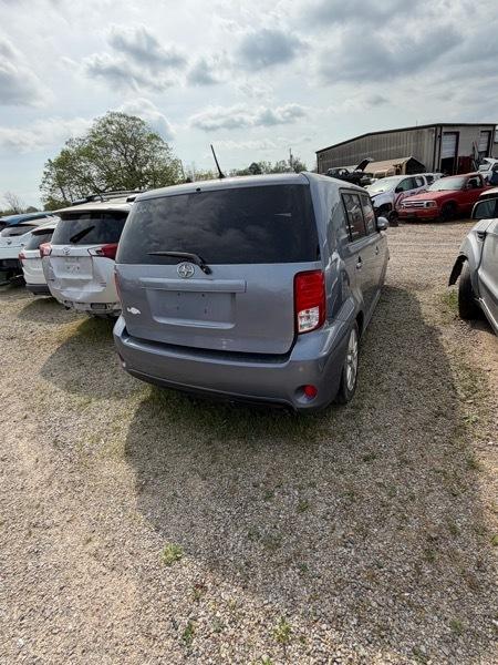 Scion xB 5-Door Wagon 5-Spd MT 2012