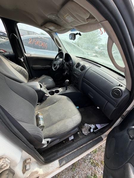 Jeep Liberty Sport 2WD 2002