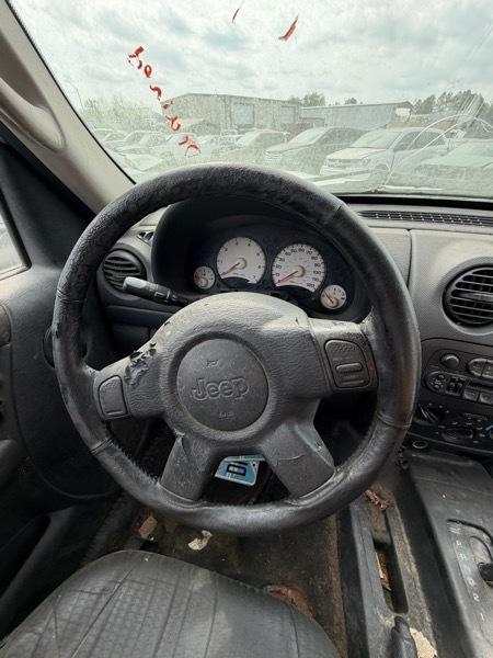 Jeep Liberty Sport 2WD 2002