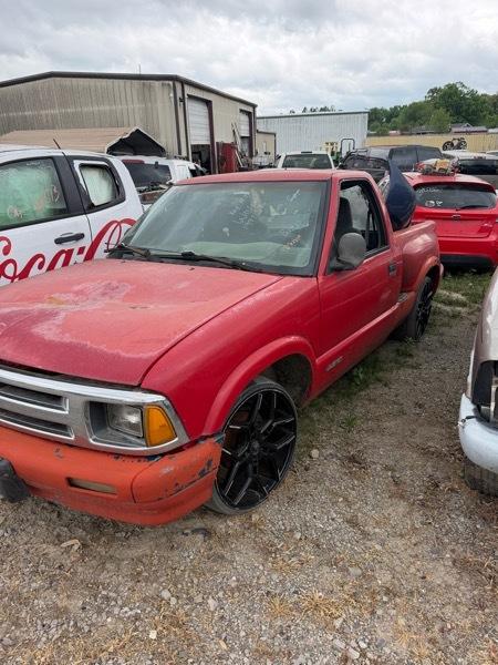 Chevrolet S10 Pickup LS Reg. Cab Sportside 2WD 1997