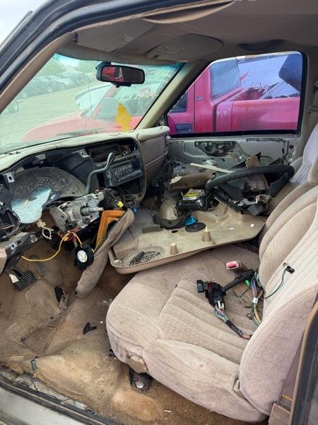 Chevrolet S10 Pickup Short Bed 2WD 1999