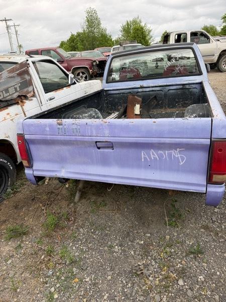 GMC Sonoma Reg. Cab Short Bed 2WD 1992