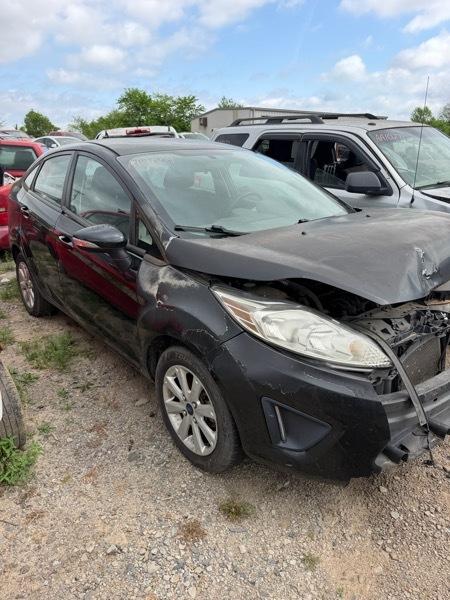 Ford Fiesta SE Sedan 2013