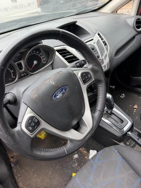 Ford Fiesta SE Sedan 2013