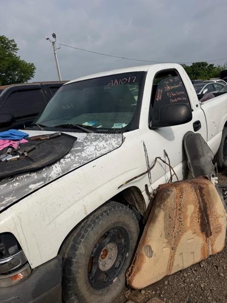 Chevrolet Silverado 1500 LS Long Bed 2WD 2002