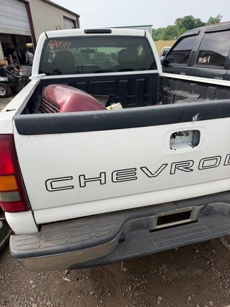 Chevrolet Silverado 1500 LS Long Bed 2WD 2002