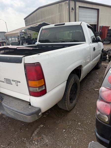 Chevrolet Silverado 1500 LS Long Bed 2WD 2002