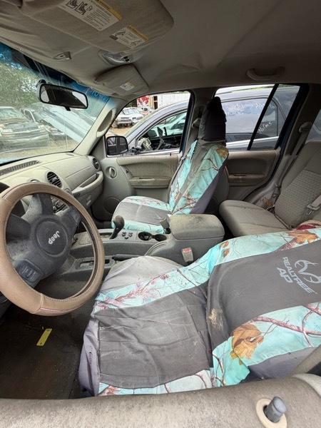 Jeep Liberty Sport 2WD 2006