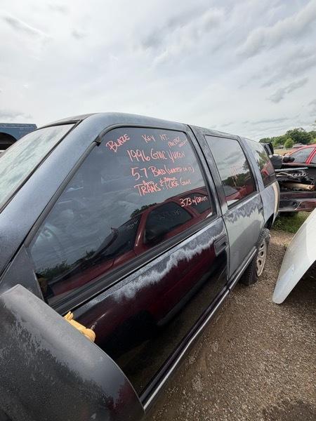 GMC Yukon SLE 4-Door 4WD 1996