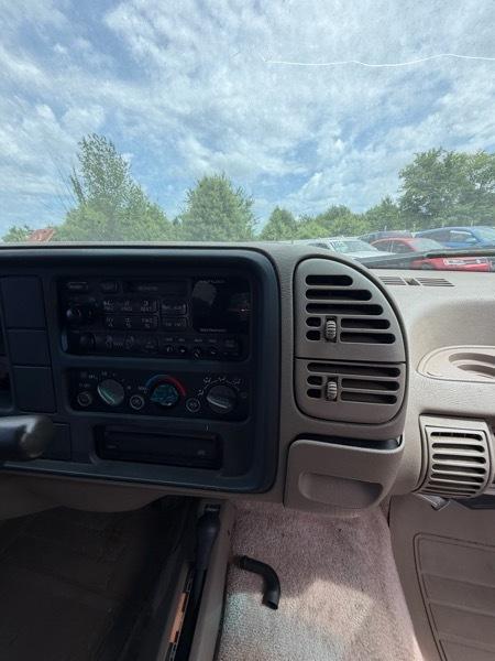 GMC Yukon SLE 4-Door 4WD 1996