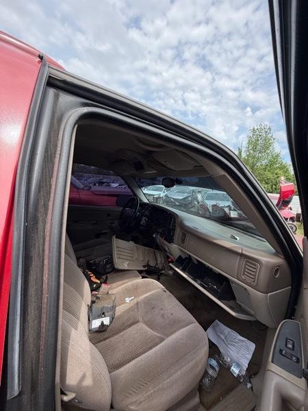 Chevrolet Tahoe 2WD 2005