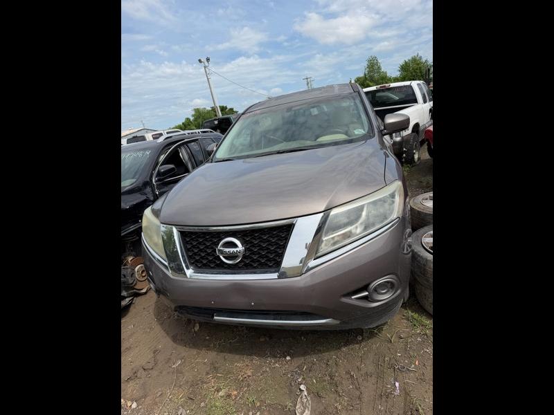 Nissan Pathfinder LE 2WD 2013