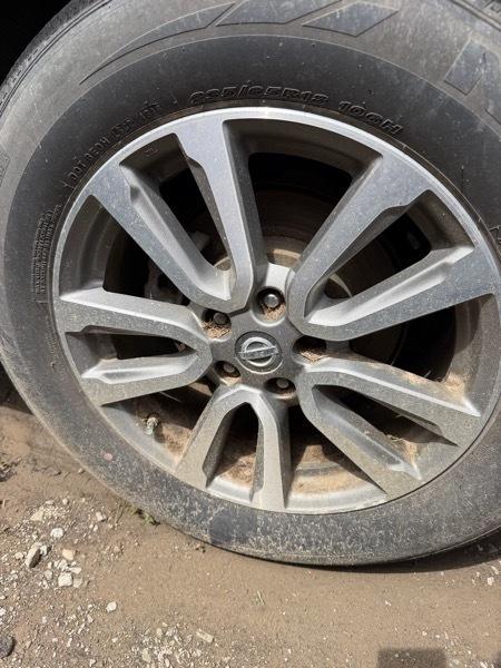 Nissan Pathfinder LE 2WD 2013