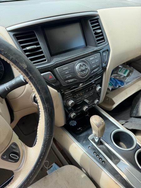 Nissan Pathfinder LE 2WD 2013