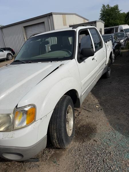 Ford Explorer Sport Trac XLS 2WD 2003