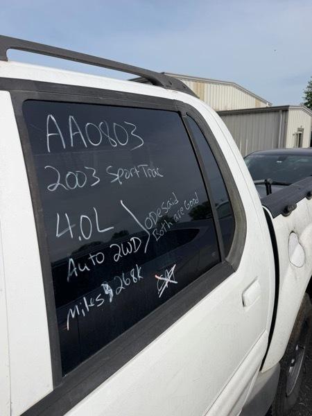 Ford Explorer Sport Trac XLS 2WD 2003