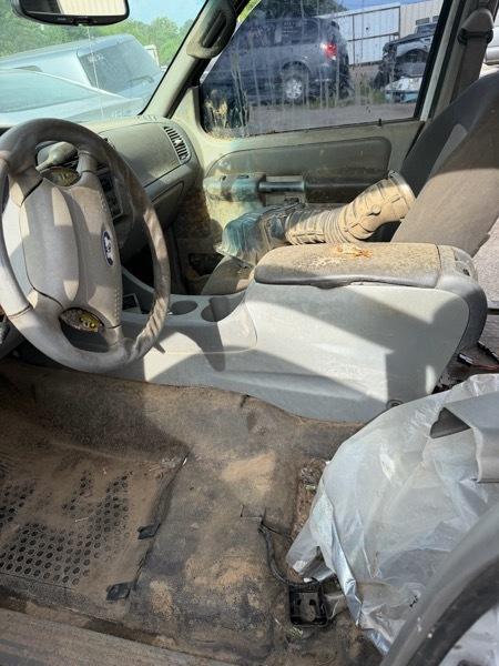 Ford Explorer Sport Trac XLS 2WD 2003