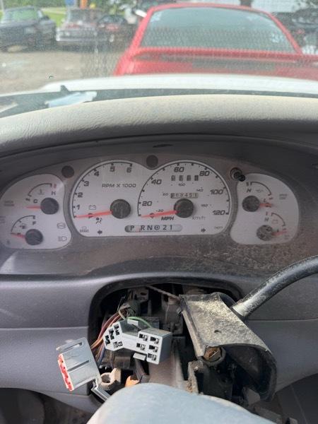 Ford Explorer Sport Trac XLS 2WD 2003