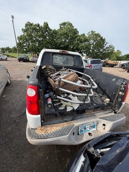 Ford Explorer Sport Trac XLS 2WD 2003