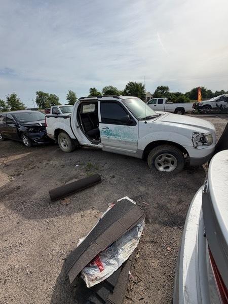 Ford Explorer Sport Trac XLS 2WD 2003