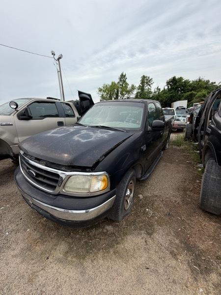 Ford F-150 Lariat SuperCab Short Bed 2WD 2000