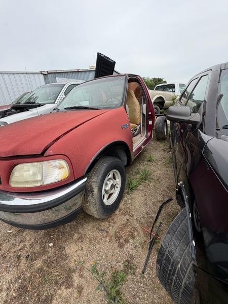 Ford F-150 Reg. Cab Short Bed 2WD 1997