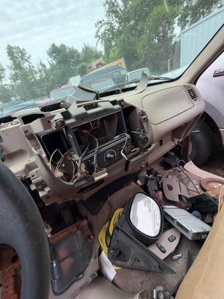 Ford F-150 Reg. Cab Short Bed 2WD 1997