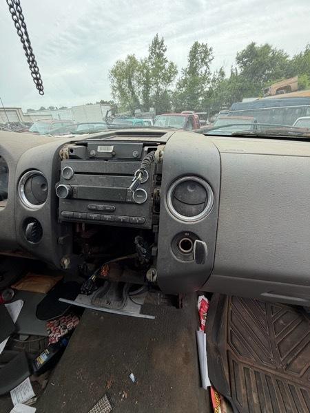 Ford F-150 XL SuperCrew Short Bed 4WD 2008