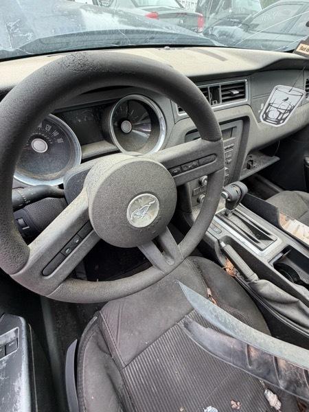 Ford Mustang V6 Coupe 2011