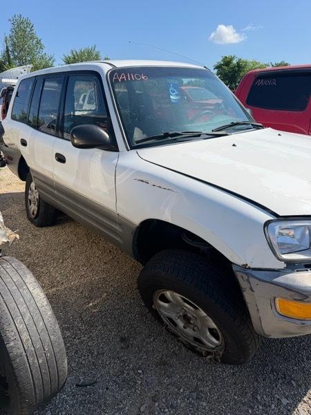 Toyota RAV4 4-Door 4WD 2000