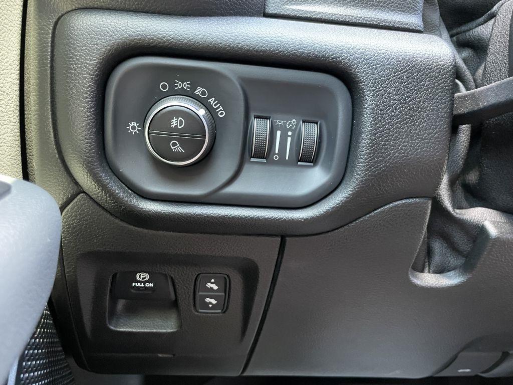 RAM 1500 Big Horn Crew Cab SWB 4WD 2019