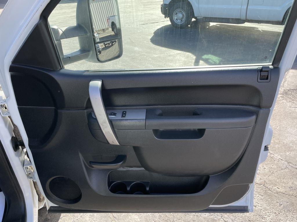 GMC Sierra 3500HD SLE Crew Cab 4WD 2011