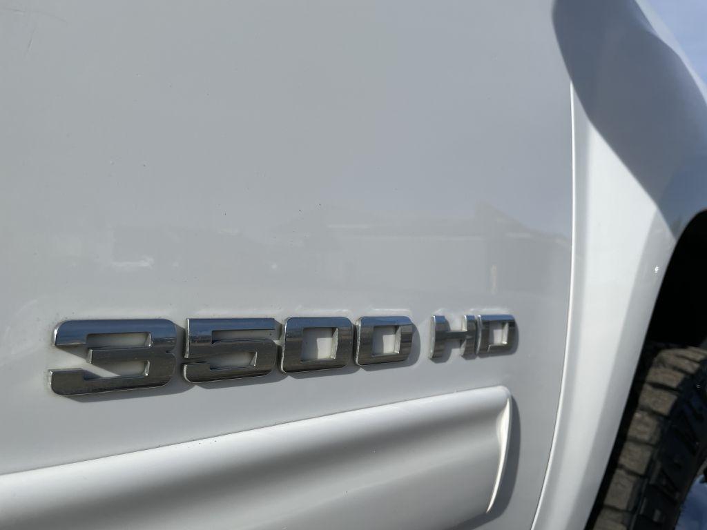 GMC Sierra 3500HD SLE Crew Cab 4WD 2011