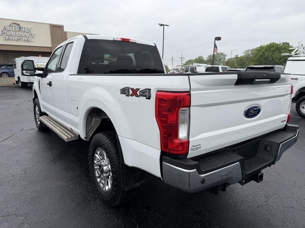 Ford F-350 SD XLT SuperCab Short Bed 4WD 2019
