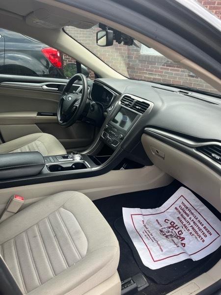 Ford Fusion SE 2020