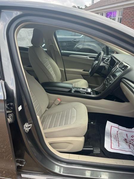 Ford Fusion SE 2020