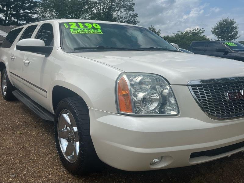 GMC Yukon XL SLT 1/2 Ton 4WD 2014